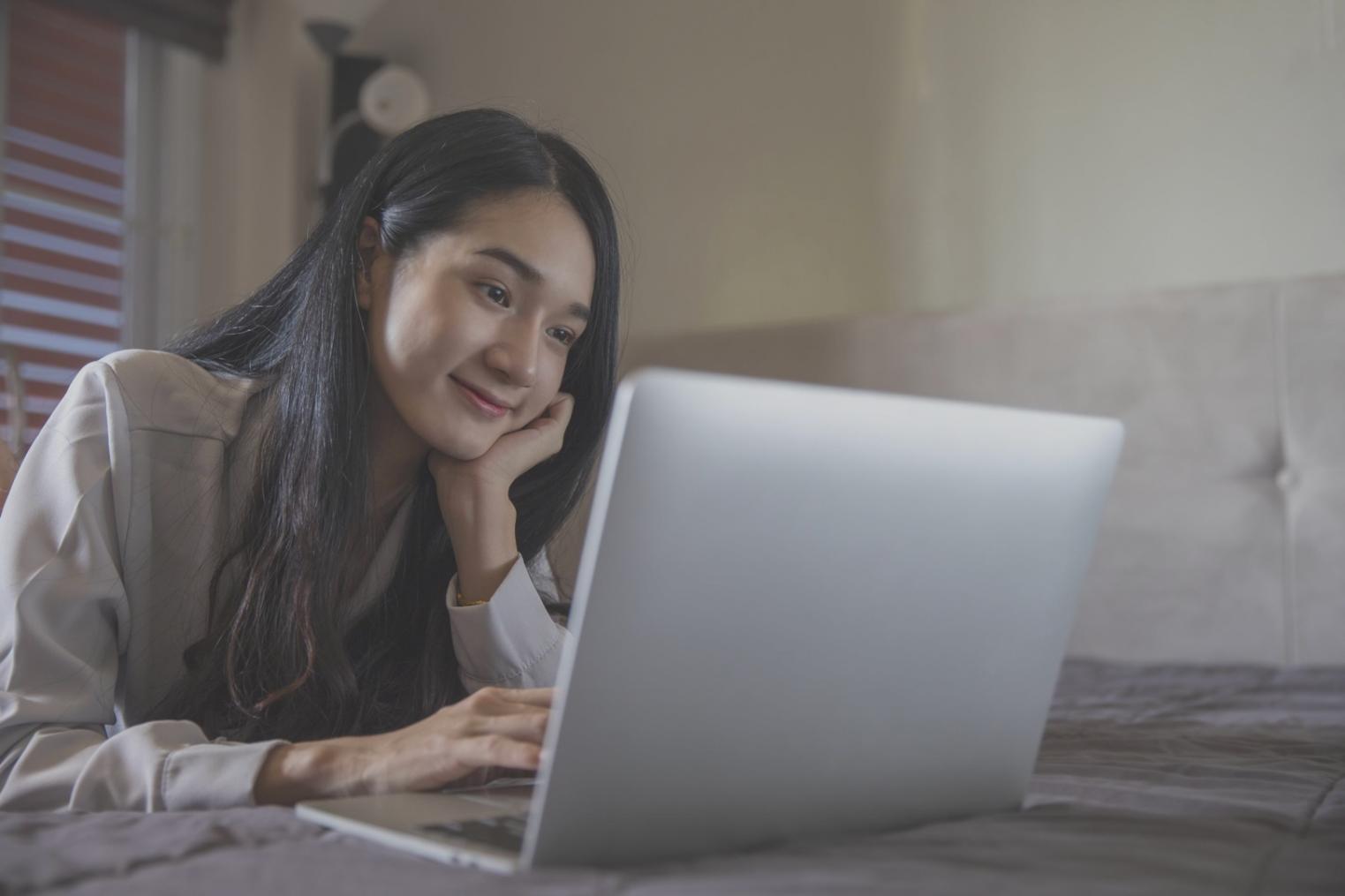 Financial mentor reviewing personalized savings strategy with participant